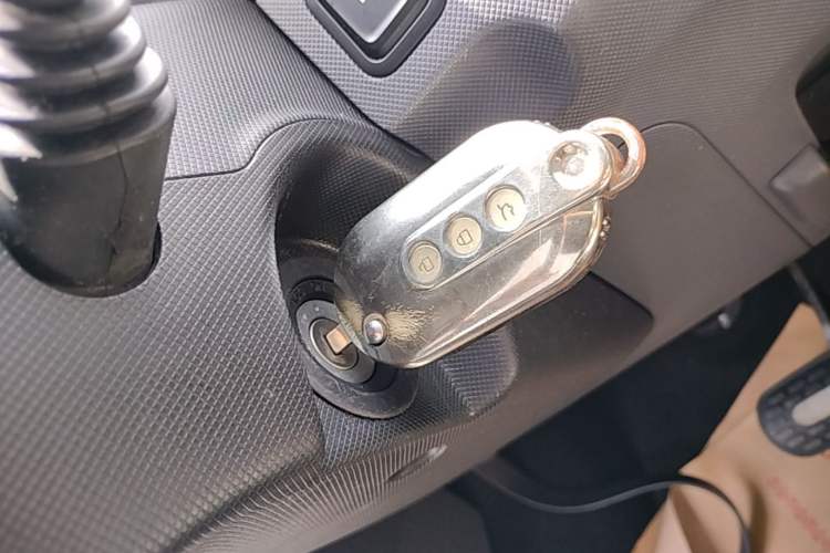 Used Wuling Hongguang MINIEV 2022 Macaron Fashion Edition Lithium-Nickel-Cobalt-Alpha-oxide Vehicle Key