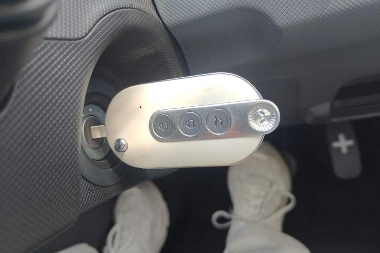 Used Wuling Hongguang MINIEV 2022 Macaron Fashion Model Lithium Iron Phosphate Vehicle Key