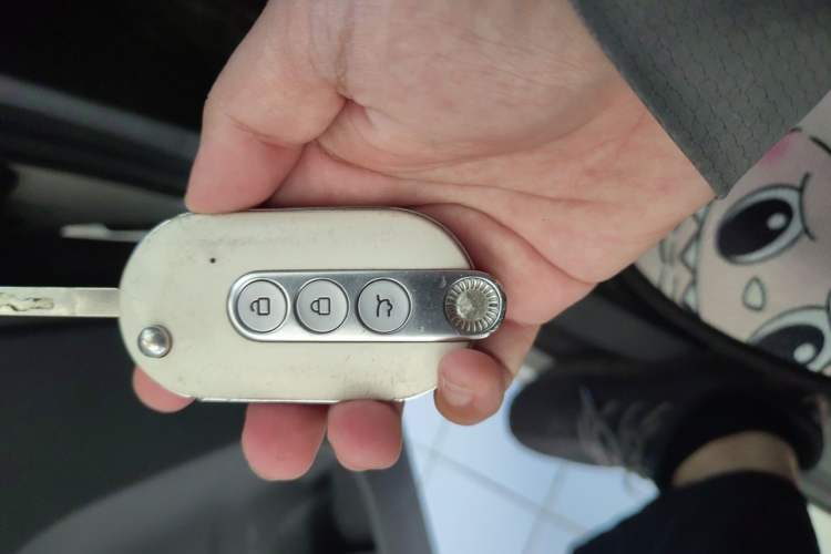Used Wuling Hongguang MINIEV 2022 Macaron Premium Model – Lithium Iron Phosphate Vehicle Key
