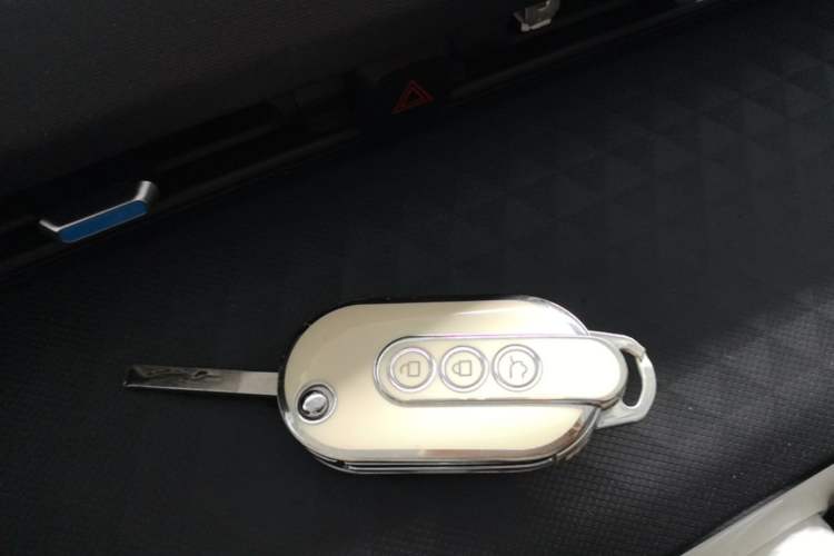 Used Wuling Hongguang MINIEV 2022 GAMEBOY 300km Enthusiast Model with Lithium Iron Phosphate Vehicle Key