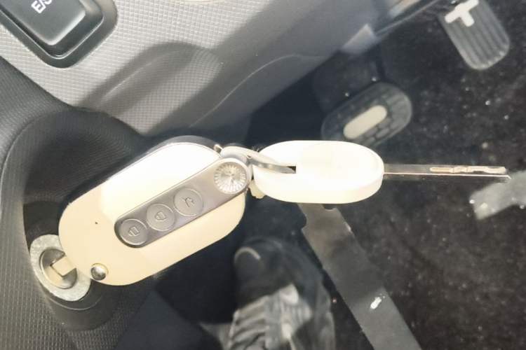 Used Wuling Hongguang MINIEV 2022 Macaron Premium Model – Lithium Ternary Battery Vehicle Key