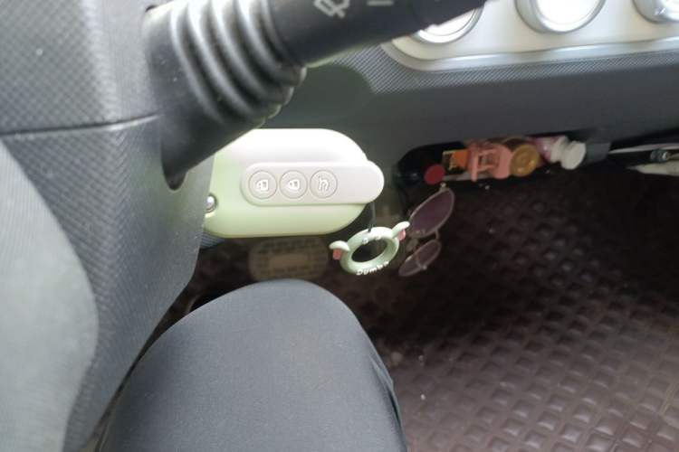 Used Wuling Hongguang MINIEV 2022 Macaron Premium Model – Lithium Iron Phosphate Vehicle Key