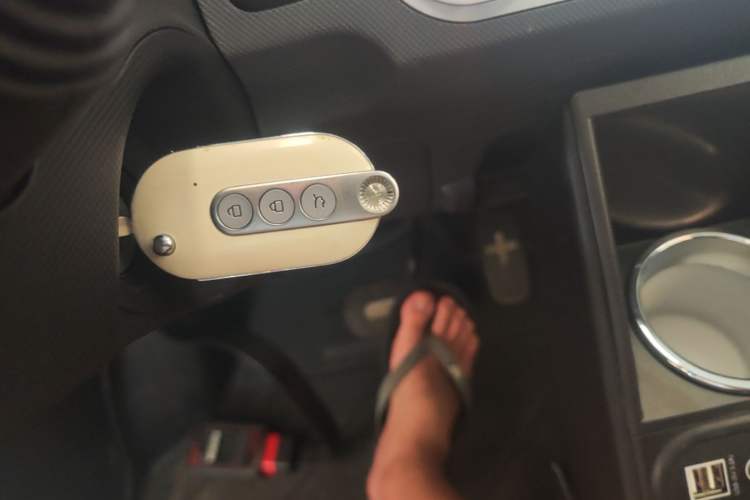Used Wuling Hongguang MINIEV 2022 Macaron Premium Model – Lithium Iron Phosphate Vehicle Key