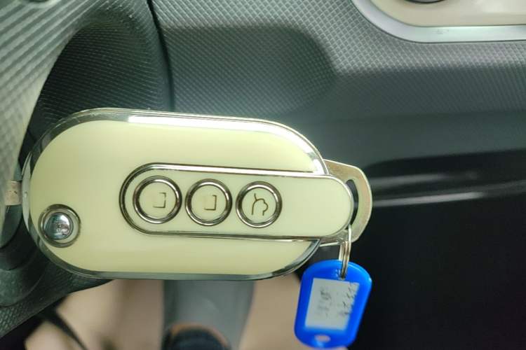 Used Wuling Hongguang MINIEV 2022 Macaron Premium Model – Lithium Iron Phosphate Vehicle Key