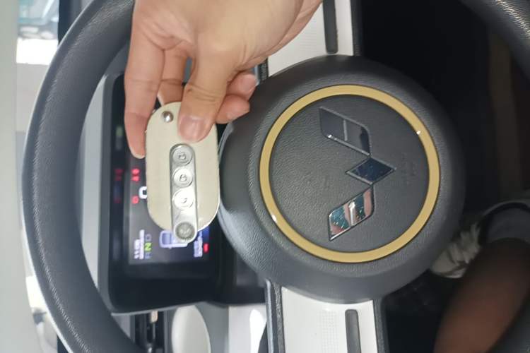 Used Wuling Hongguang MINIEV 2022 GAMEBOY 200km Gaming Edition with Lithium Iron Phosphate Vehicle Key