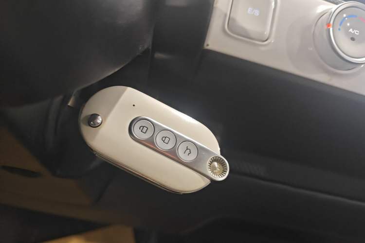 Used Wuling Hongguang MINIEV 2022 GAMEBOY 300km Enthusiast Model with Lithium Iron Phosphate Vehicle Key