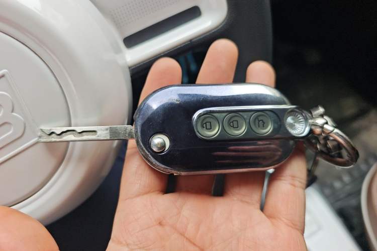 Used Wuling Hongguang MINIEV 2022 GAMEBOY 200km Gaming Edition with Lithium Iron Phosphate Vehicle Key