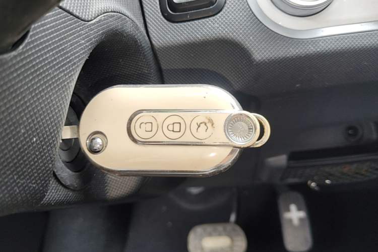 Used Wuling Hongguang MINIEV 2022 Macaron Premium Model – Lithium Iron Phosphate Vehicle Key