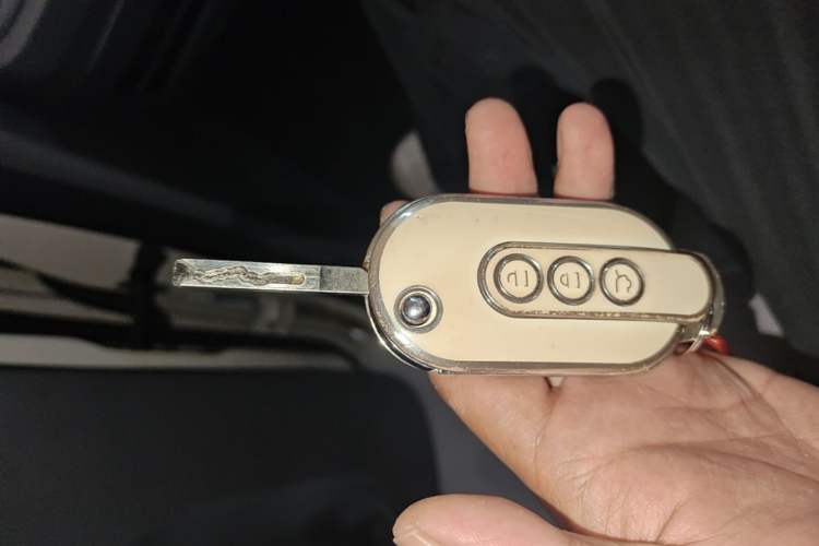 Used Wuling Hongguang MINIEV 2022 Macaron Fashion Model Lithium Iron Phosphate Vehicle Key