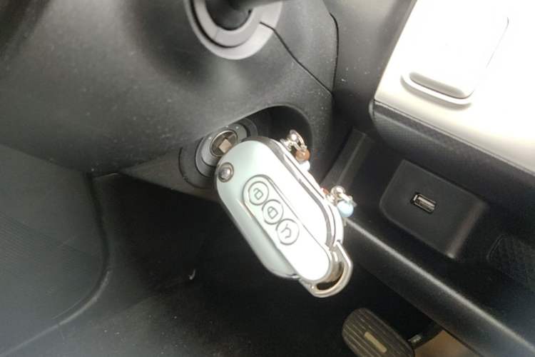 Used Wuling Hongguang MINIEV 2022 GAMEBOY 300km Enthusiast Model with Lithium Iron Phosphate Vehicle Key