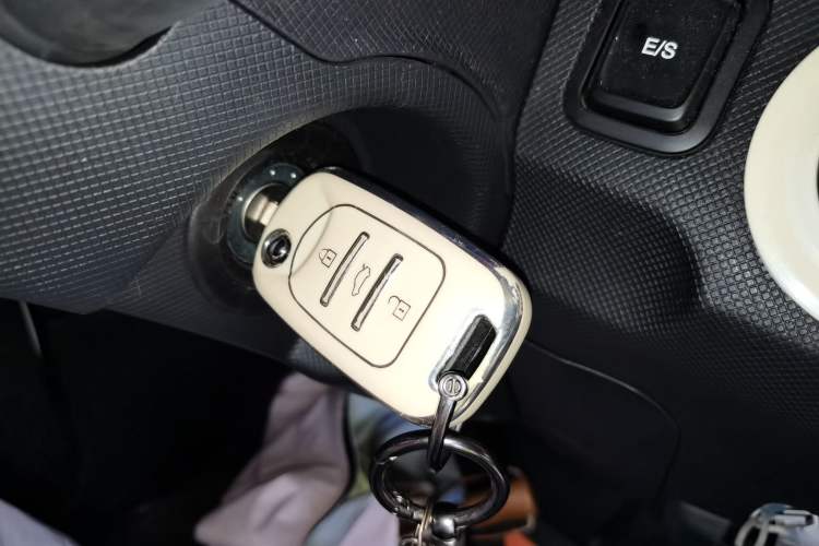 Used Wuling Hongguang MINIEV 2022 Easy Version Lithium Iron Phosphate Vehicle Key