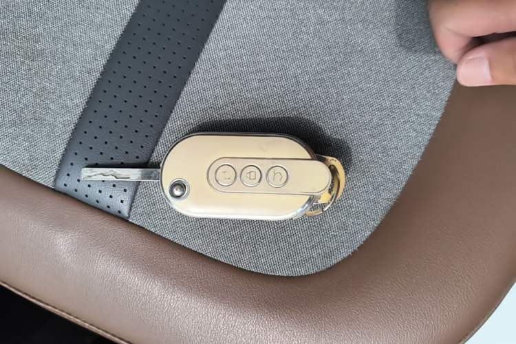 Used Wuling Hongguang MINIEV 2022 GAMEBOY 200km Gaming Edition with Lithium Iron Phosphate Vehicle Key