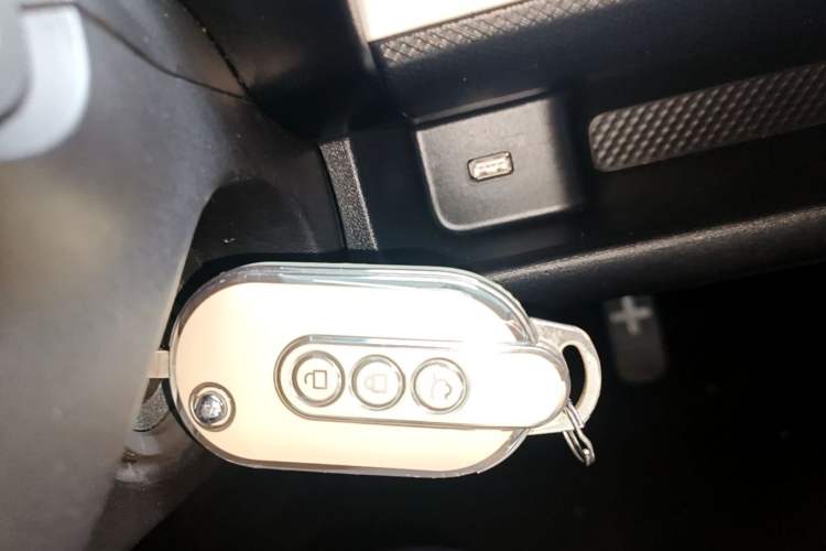 Used Wuling Hongguang MINIEV 2022 GAMEBOY 200km Gaming Edition with Lithium Iron Phosphate Vehicle Key