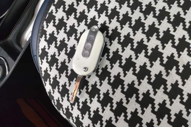 Used Wuling Hongguang MINIEV 2022 GAMEBOY 300km Enthusiast Model with Lithium Iron Phosphate Vehicle Key