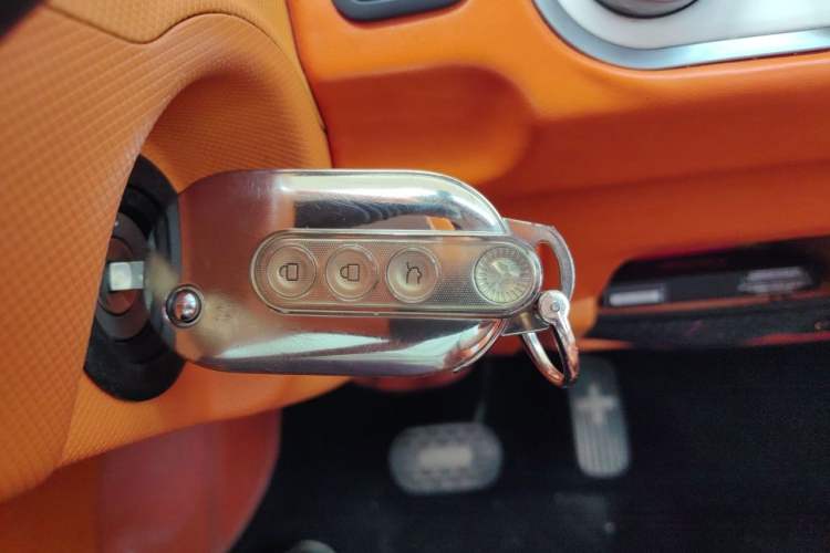 Used Wuling Hongguang MINIEV 2022 Macaron Premium Model – Lithium Iron Phosphate Vehicle Key