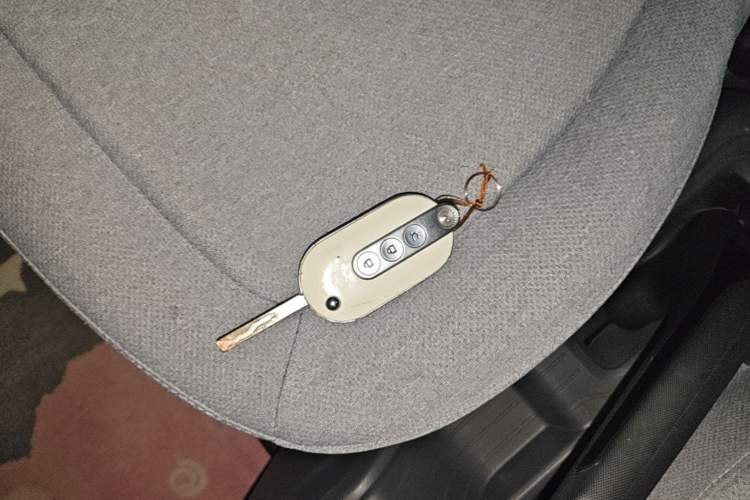 Used Wuling Hongguang MINIEV 2022 Macaron Premium Model – Lithium Iron Phosphate Vehicle Key