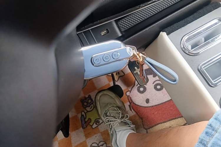 Used Wuling Hongguang MINIEV 2022 GAMEBOY 300km Enthusiast Model with Lithium Iron Phosphate Vehicle Key
