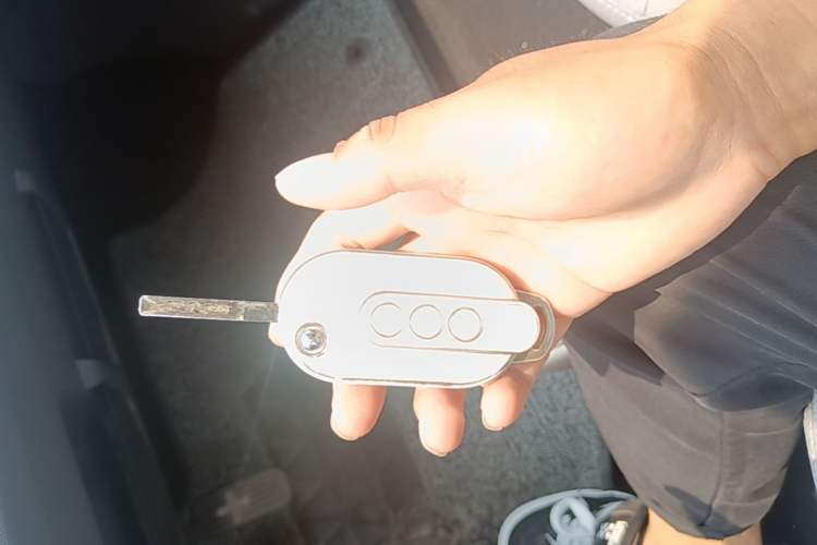 Used Wuling Hongguang MINIEV 2022 Macaron Premium Model – Lithium Iron Phosphate Vehicle Key