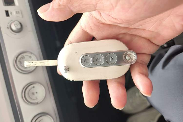 Used Wuling Hongguang MINIEV 2022 Macaron Premium Model – Lithium Iron Phosphate Vehicle Key