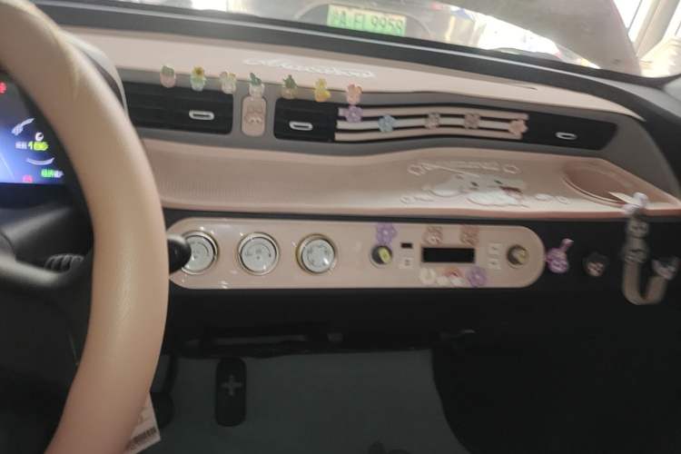 Used Wuling Hongguang MINIEV 2022 Macaron Premium Model – Lithium Iron Phosphate Audio And AC Panel