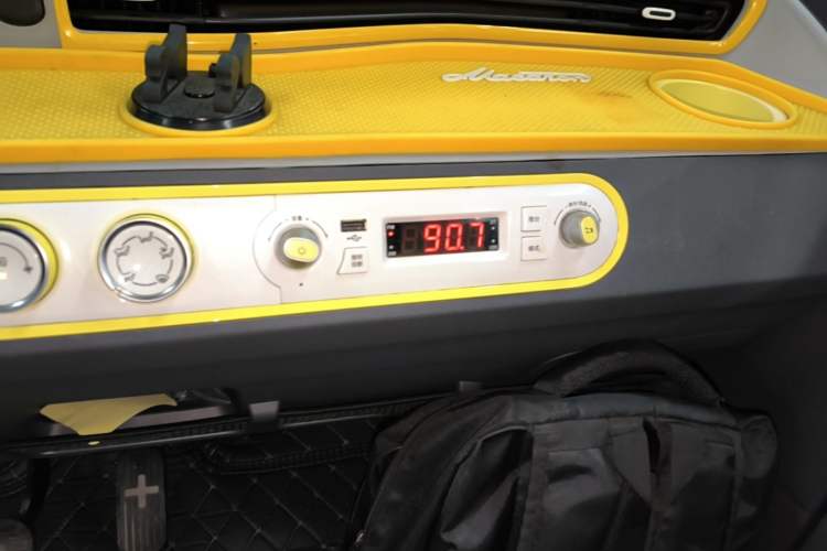 Used Wuling Hongguang MINIEV 2022 Macaron Premium Model – Lithium Iron Phosphate Audio And AC Panel