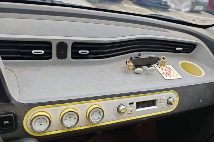 Used Wuling Hongguang MINIEV 2022 Macaron Fashion Model Lithium Iron Phosphate Audio And AC Panel
