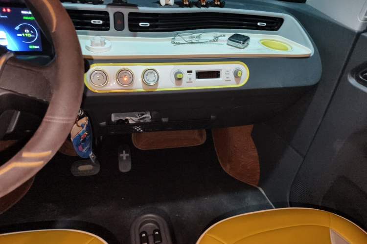 Used Wuling Hongguang MINIEV 2022 Macaron Fashion Model Lithium Iron Phosphate Audio And AC Panel