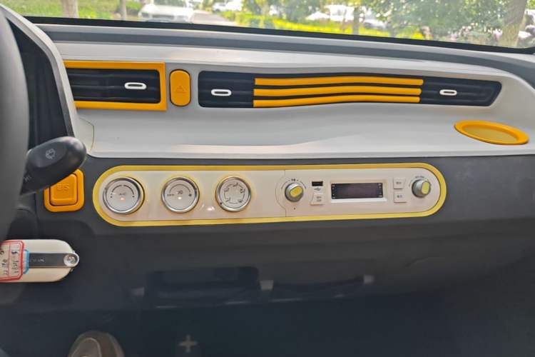Used Wuling Hongguang MINIEV 2022 Macaron Fashion Model Lithium Iron Phosphate Audio And AC Panel