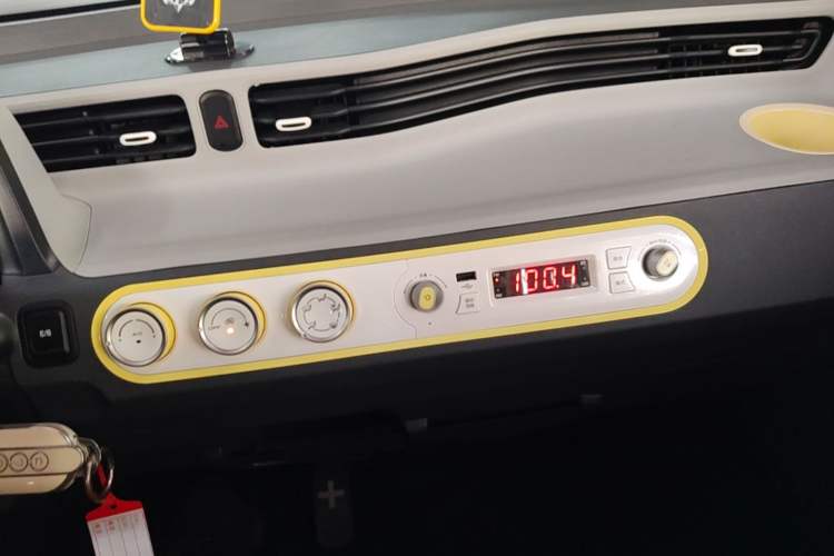 Used Wuling Hongguang MINIEV 2022 Macaron Fashion Model Lithium Iron Phosphate Audio And AC Panel