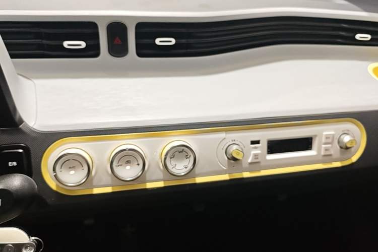 Used Wuling Hongguang MINIEV 2022 Macaron Fashion Model Lithium Iron Phosphate Audio And AC Panel