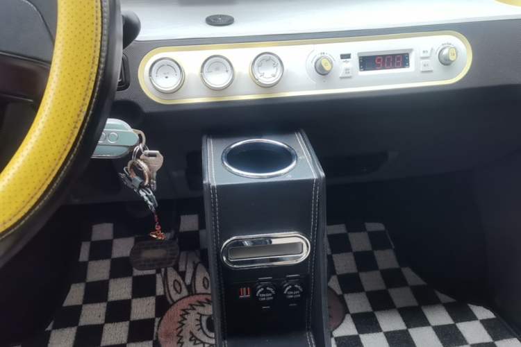 Used Wuling Hongguang MINIEV 2022 Macaron Premium Model – Lithium Iron Phosphate Audio And AC Panel