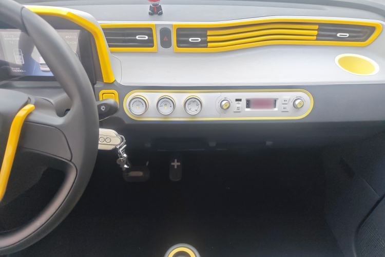 Used Wuling Hongguang MINIEV 2022 Macaron Premium Model – Lithium Iron Phosphate Audio And AC Panel