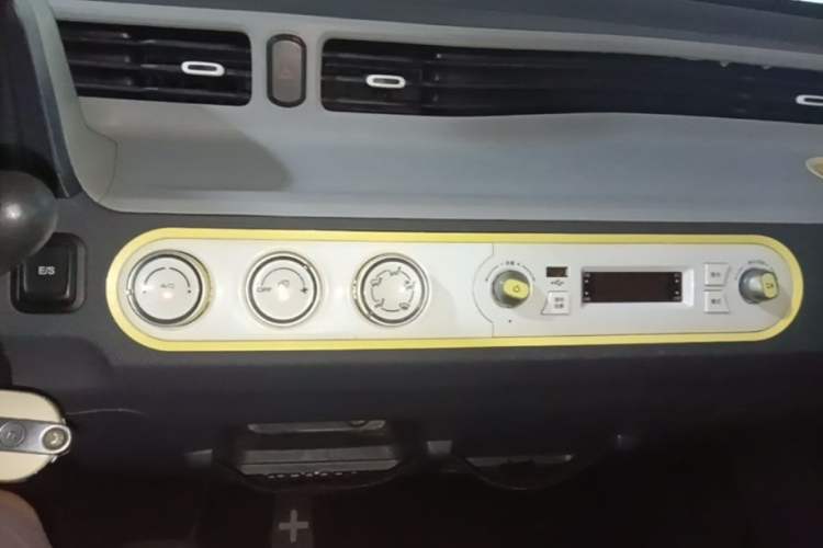 Used Wuling Hongguang MINIEV 2022 Macaron Premium Model – Lithium Ternary Battery Audio And AC Panel