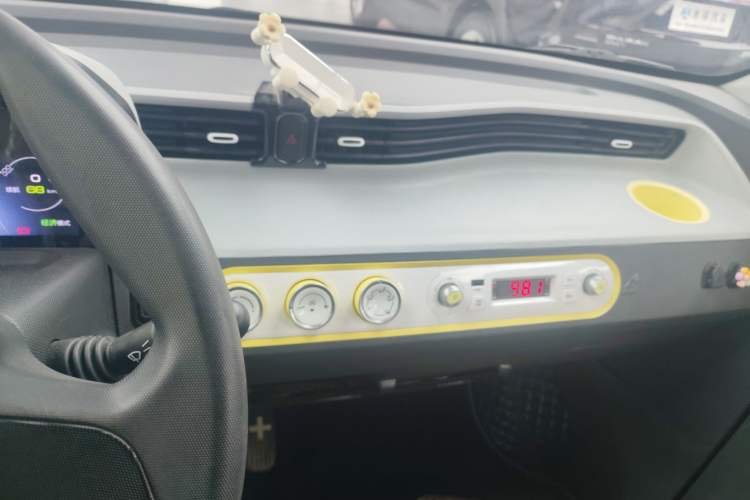 Used Wuling Hongguang MINIEV 2022 Macaron Premium Model – Lithium Iron Phosphate Audio And AC Panel