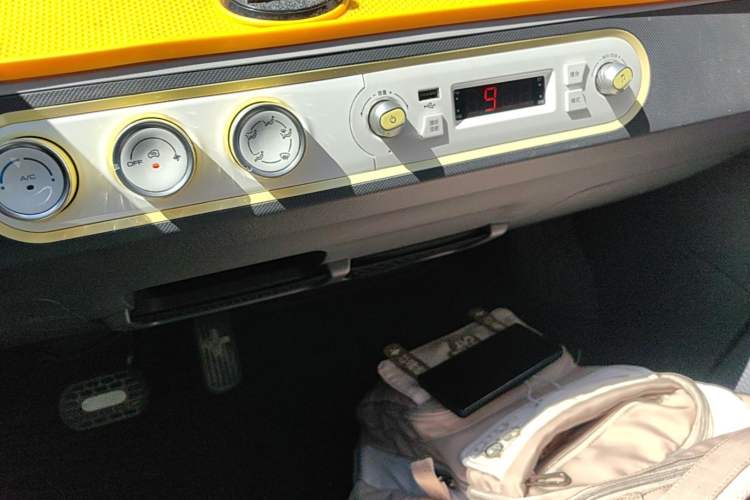 Used Wuling Hongguang MINIEV 2022 Macaron Fashion Model Lithium Iron Phosphate Audio And AC Panel