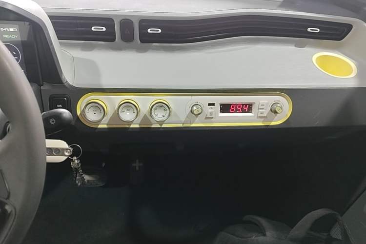 Used Wuling Hongguang MINIEV 2022 Macaron Premium Model – Lithium Ternary Battery Audio And AC Panel