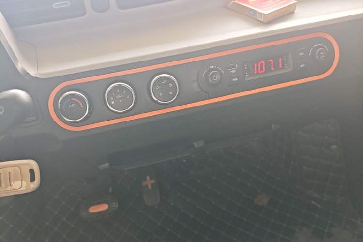 Used Wuling Hongguang MINIEV 2022 Zizai Version Lithium Iron Phosphate Audio And AC Panel
