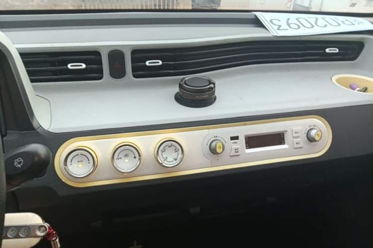 Used Wuling Hongguang MINIEV 2022 Macaron Premium Model – Lithium Iron Phosphate Audio And AC Panel
