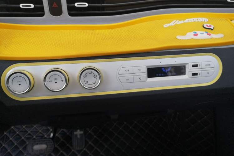 Used Wuling Hongguang MINIEV 2022 Macaron Premium Model – Lithium Ternary Battery Audio And AC Panel