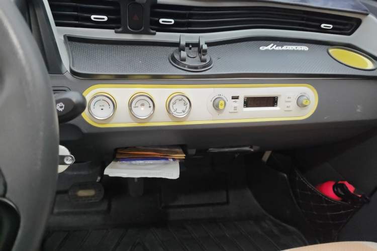 Used Wuling Hongguang MINIEV 2022 Macaron Fashion Edition Lithium-Nickel-Cobalt-Alpha-oxide Audio And AC Panel