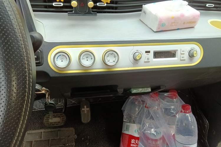 Used Wuling Hongguang MINIEV 2022 Macaron Premium Model – Lithium Iron Phosphate Audio And AC Panel