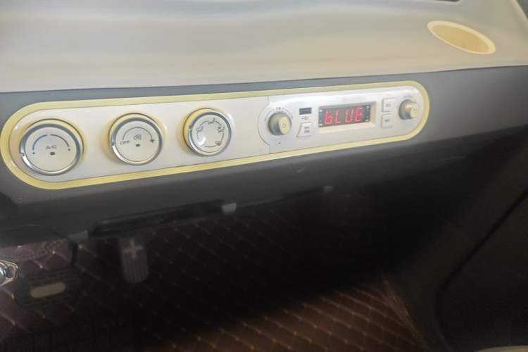 Used Wuling Hongguang MINIEV 2022 Macaron Premium Model – Lithium Iron Phosphate Audio And AC Panel