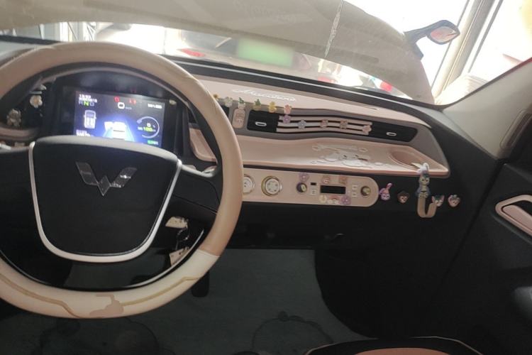 Used Wuling Hongguang MINIEV 2022 Macaron Premium Model – Lithium Iron Phosphate Center Console