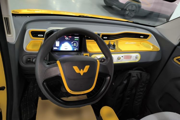 Used Wuling Hongguang MINIEV 2022 Macaron Premium Model – Lithium Iron Phosphate Center Console