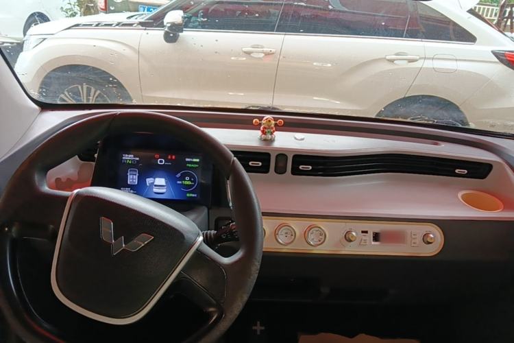 Used Wuling Hongguang MINIEV 2022 Macaron Premium Model – Lithium Iron Phosphate Center Console