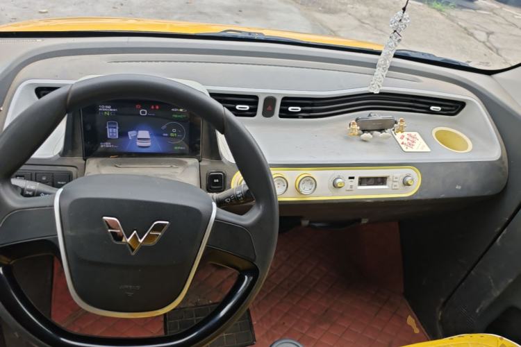 Used Wuling Hongguang MINIEV 2022 Macaron Fashion Model Lithium Iron Phosphate Center Console