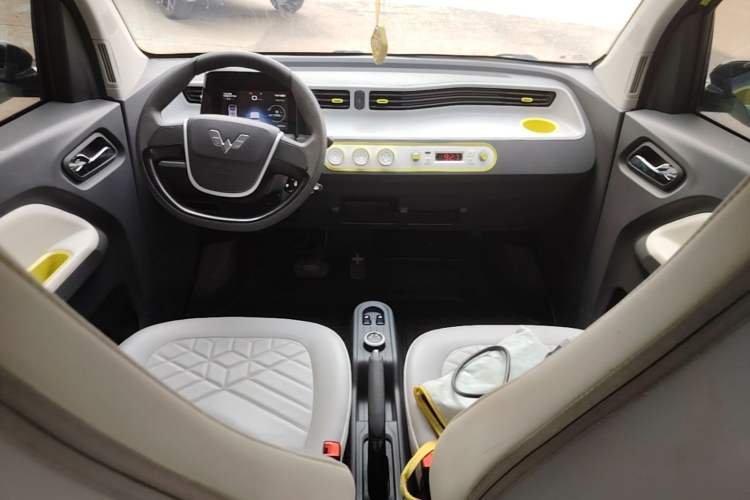 Used Wuling Hongguang MINIEV 2022 Macaron-Color Edition Lithium Iron Phosphate Center Console