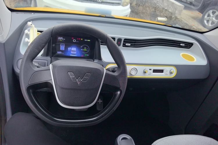 Used Wuling Hongguang MINIEV 2022 Macaron Premium Model – Lithium Iron Phosphate Center Console
