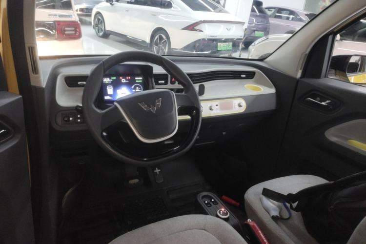 Used Wuling Hongguang MINIEV 2022 Macaron Premium Model – Lithium Ternary Battery Center Console