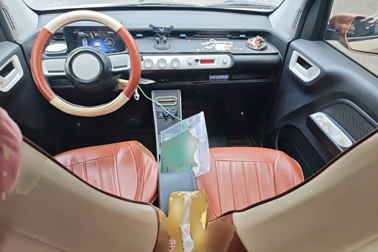 Used Wuling Hongguang MINIEV 2022 GAMEBOY 300km Enthusiast Model with Lithium Iron Phosphate Center Console